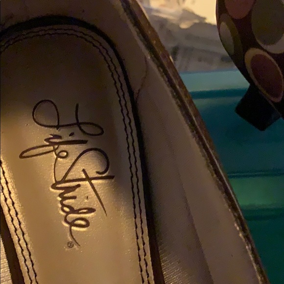 Shoes - Picture 4 of 5